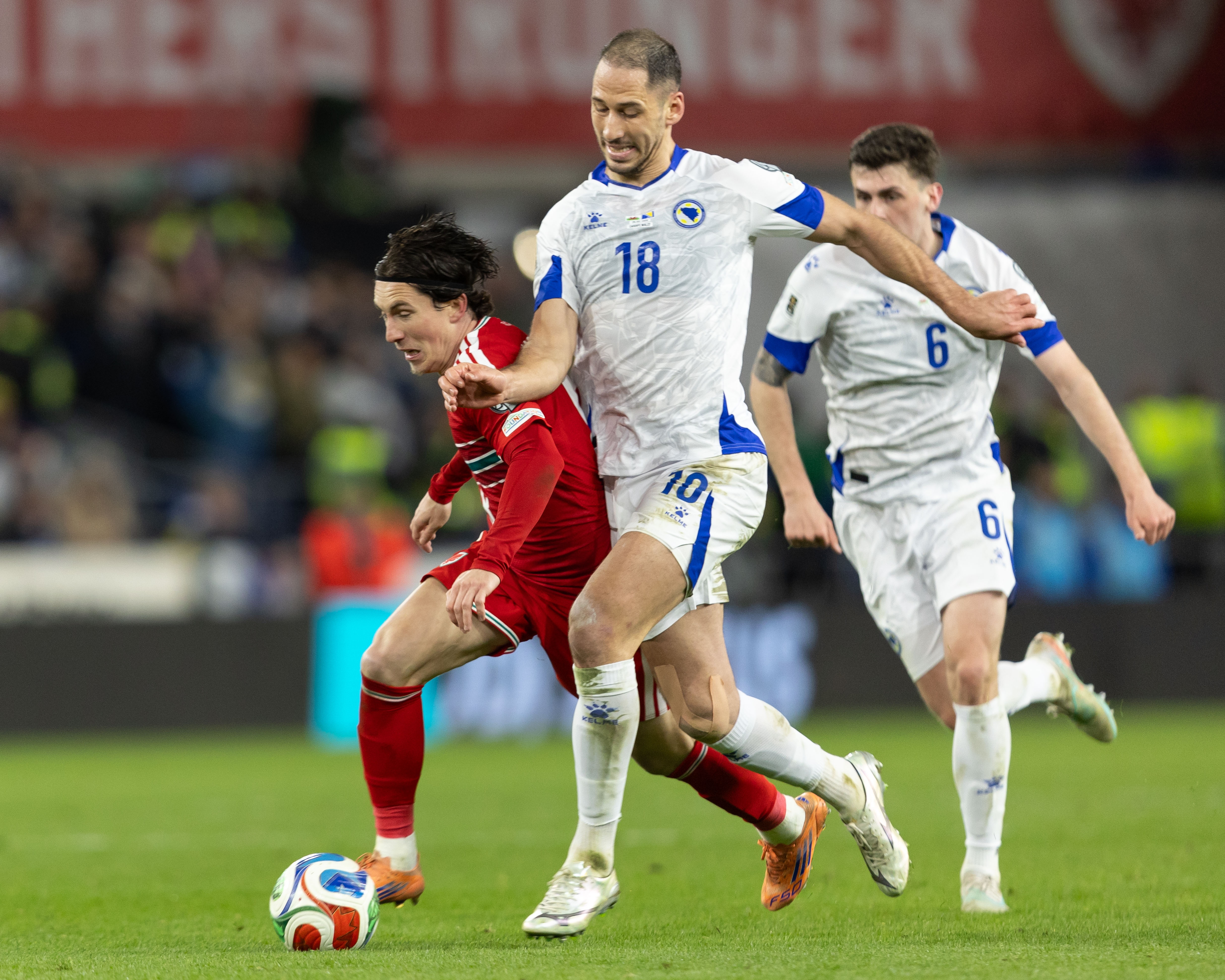 开云体育官网-波黑后卫：意大利是世界最强球队之一；这是我第一次在赛后哭